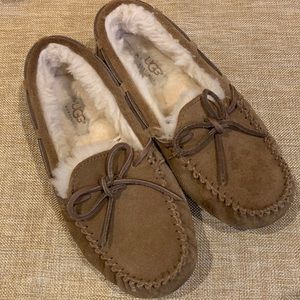 Girl’s Ugg Slippers